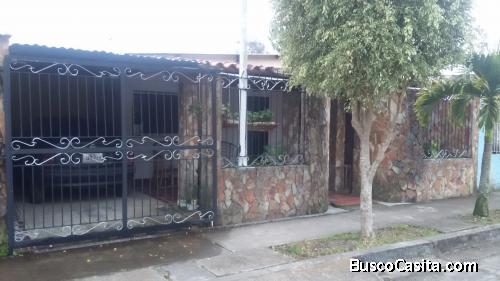 VENDO HERMOSA CASA AMOBLADA