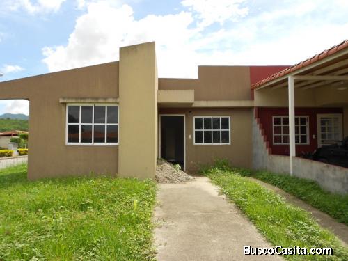 Casa muy bien ubicada lista para remodelar a tu gusto