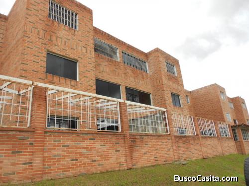 Apartamento con Oportunidad de Remodelar a tu gusto 