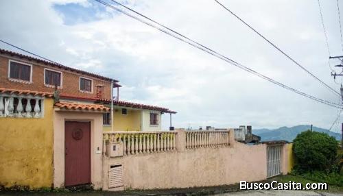 Se venta de hermosa casa con vista a las montañas de caracas 