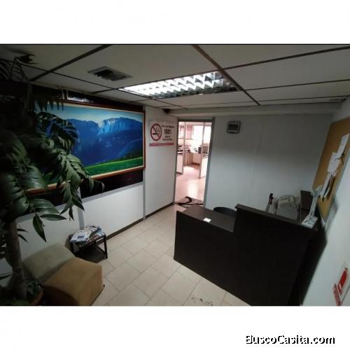 Se Vende Oficina Céntrica y Amplia en Las Delicias de Sabana Grande.