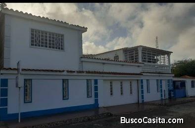 CASA CON 5 APARTAMENTOS 