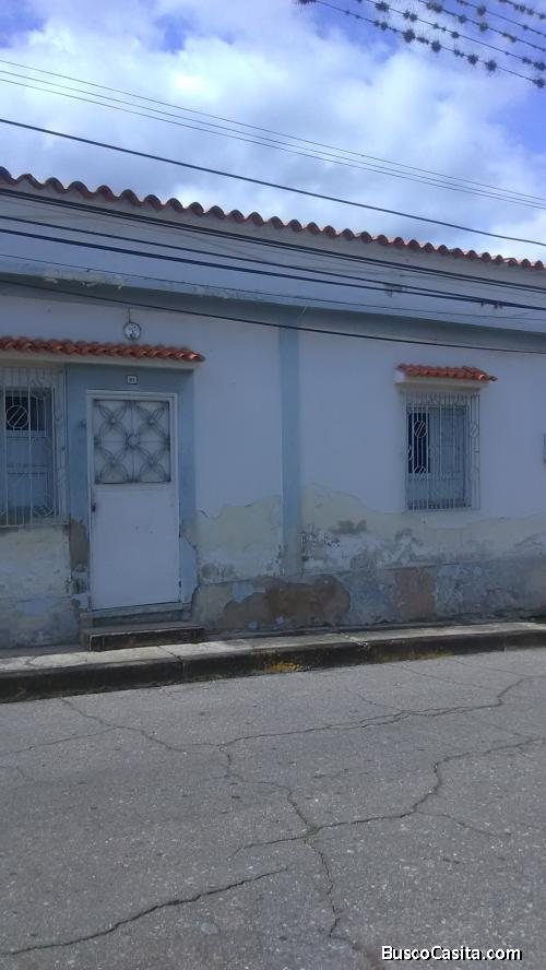 Casa en Venta para Remodelar o reforma para negocio en el casco central del Consejo con terreno prop