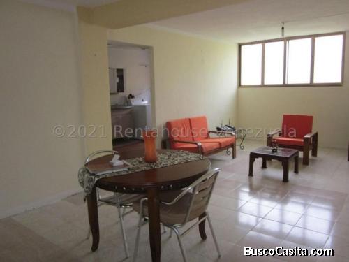 APARTAMENTO REMODELADO TRES HABITACIONES 