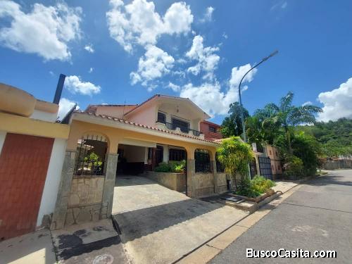 FARITH MOTA VENDE CASA QUINTA EN LOS NISPEROS