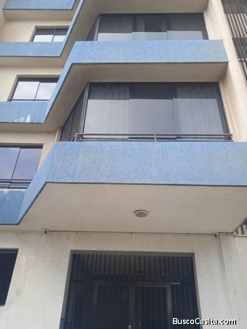 EN VENTA APTO.EN EL EDIFICIO LA CORBETA, AV BOLÍVAR DE LECHERIA