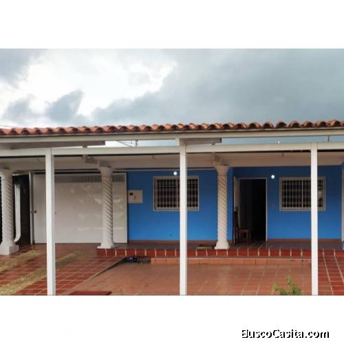 EN VENTA CASA QUINTA URB. VILLAS SANTA LUCIA