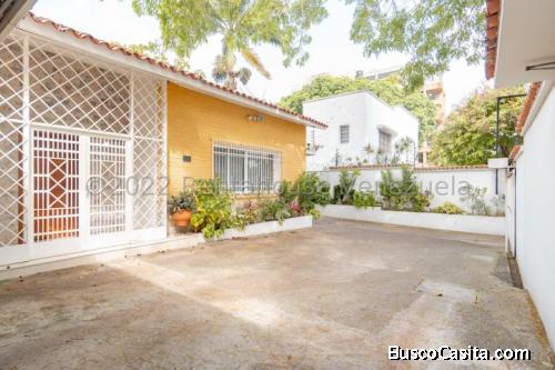 se vende casa en la castellana MLS #22-29087
