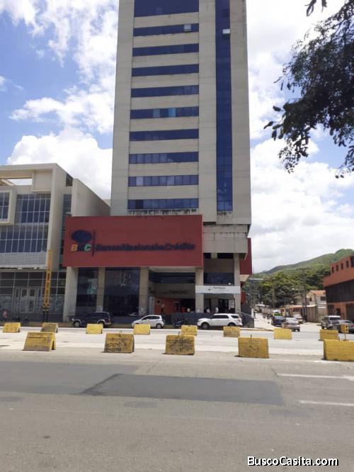 EN ALQUILER OFICINA SIN AMOBLAR  DE 52 MTS2 AV BOLÍVAR NORTE DE VALENCIA 1 PUESTO 3 LÍNEAS CANTV 