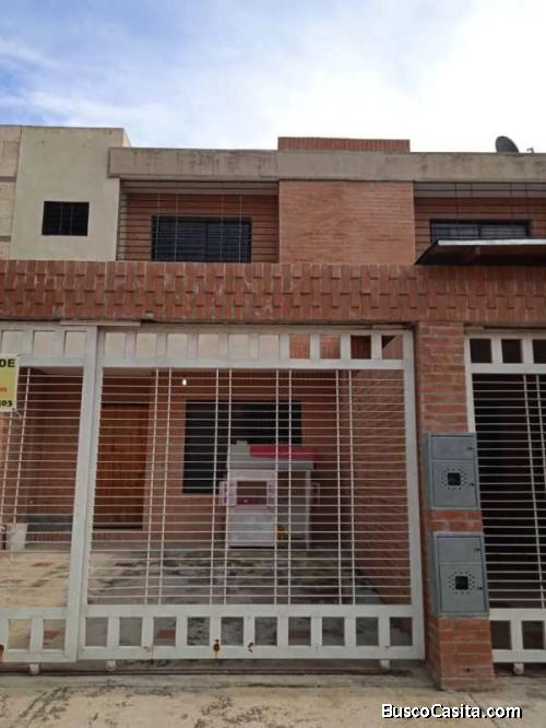 TOWN HOUSE EN VENTA URB. QTAS. DEL NORTE NAGUANAGUA