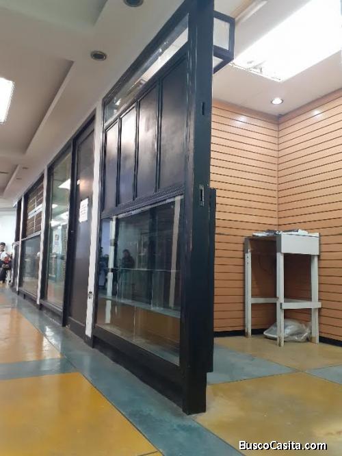 En Venta Local Mini Tienda en C. C. Plaza La Candelaria