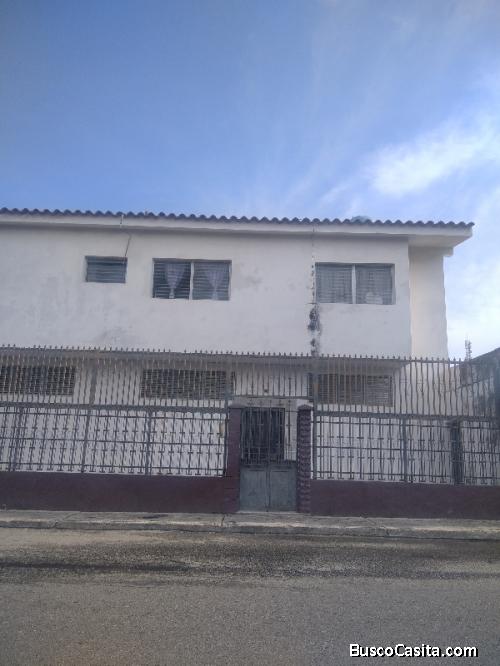 Se vende casa con Local zona centro de Barquisimeto
