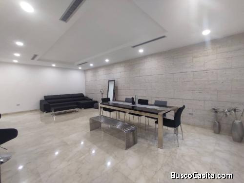 Maria Jose Castro Vende Casa Remodelada en Urb. El Trigal