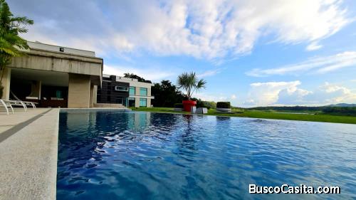 153069 VENDO CASA DE LUJO EN GUATAPARO COUNTRY CLUB VALENCIA