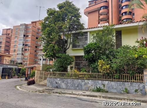 Casa muy bien ubicada lista para remodelar a tu gusto