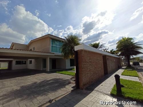 Se Vende quinta en Guataparo Country club En Valencia 
