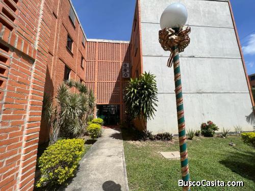 mercedes & Tomasa venden Apartamento En Residencias Tulipan