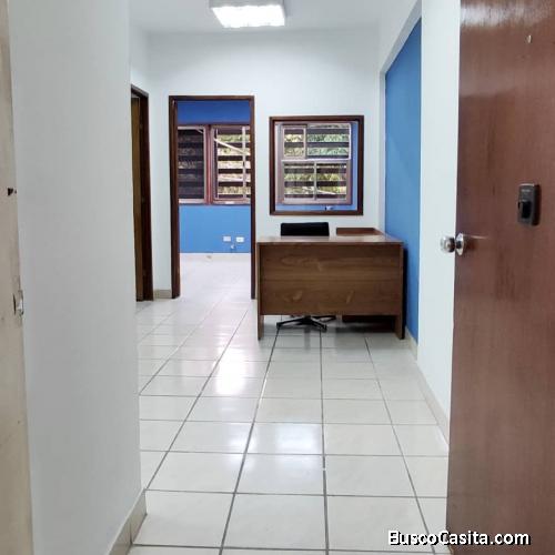 ALQUILO EXCELENTE OFICINA EN PREBO, 1ER PISO, SEMI-AMOBLADA