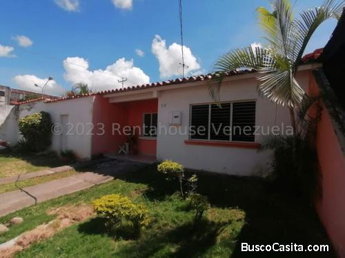 Acogedora Casa ubicada en un urbanismo Privado de Cabudare MLS #23-17465