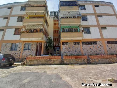 Amplio y cómodo apartamento en Venta, en Cabudare.  MLS #23-8862