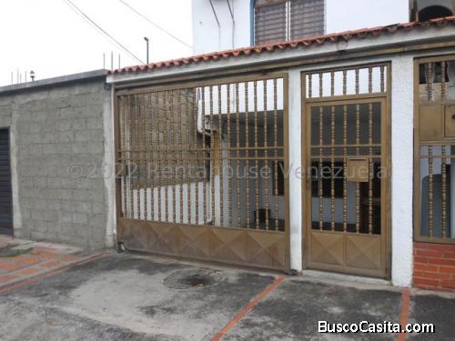 Comoda Casa en alquiler en la Zona Este de Barquisimeto. MLS #23-16902