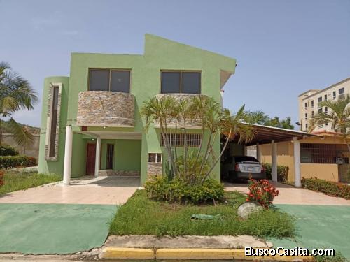 EN VENTA TOWN HOUSE EN EL C.R. LAGUNA VIEJA, NUEVA BARCELONA