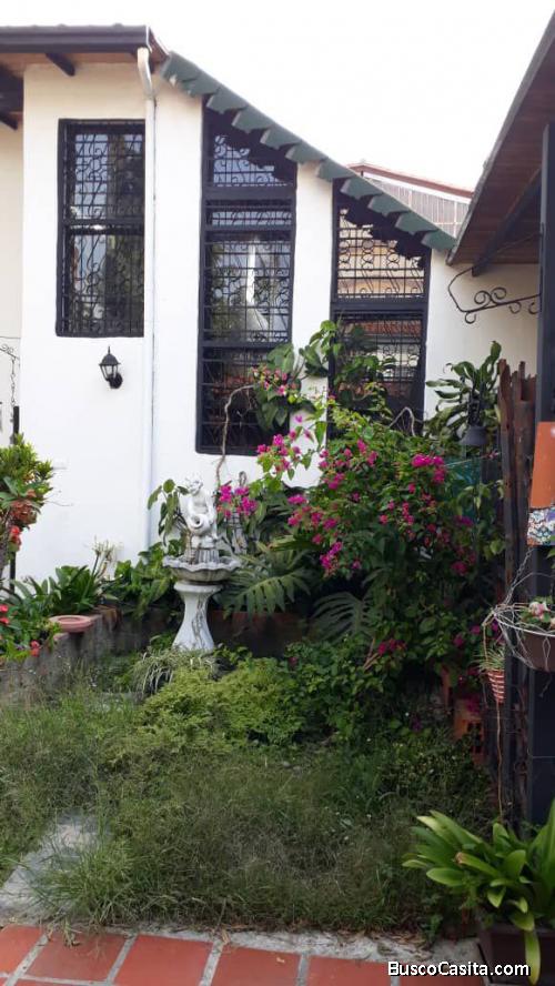 CASA CON GRAN POTENCIAL COMERCIAL EN LA AV DON TULIO FEBRES