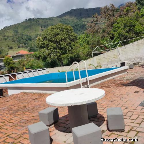 SE VENDE HERMOSA CASA CON PISCINA EN LA PEDREGOSA BAJA