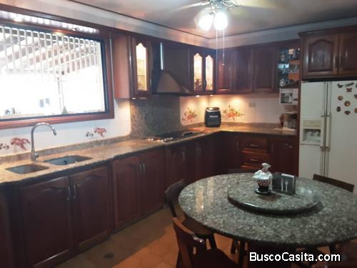 VENTA BELLA CASA EN EL EST