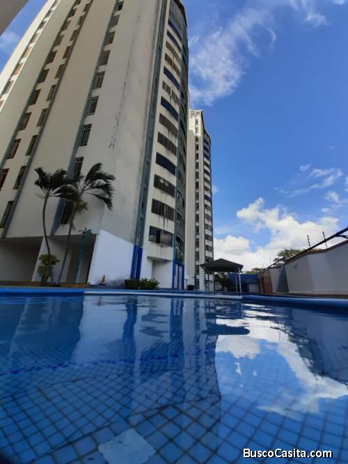 SKY GROUP  PLATINUM Alquila apartamento amoblado en Mañongo Conj. Res. Valle Jardín.