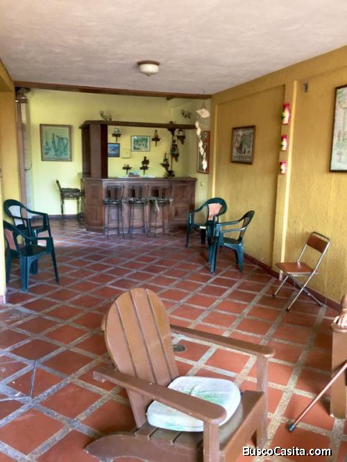 Venta de bella casa en colinas  de la  Rosaleda 