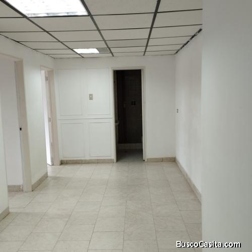 ALQUILO OFICINA CENTRO COMERCIAL LOS CHAGUARAMOS