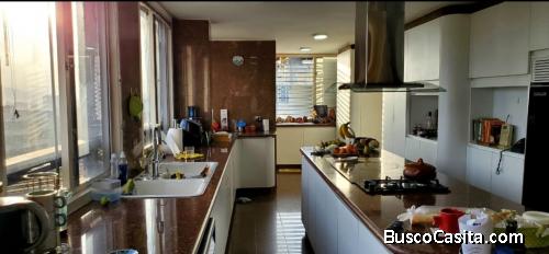 Pent House de lujo, full equipo, 1.000 metros cuadrados, en Los Chorros. Pegado al Ávila $550.000°°