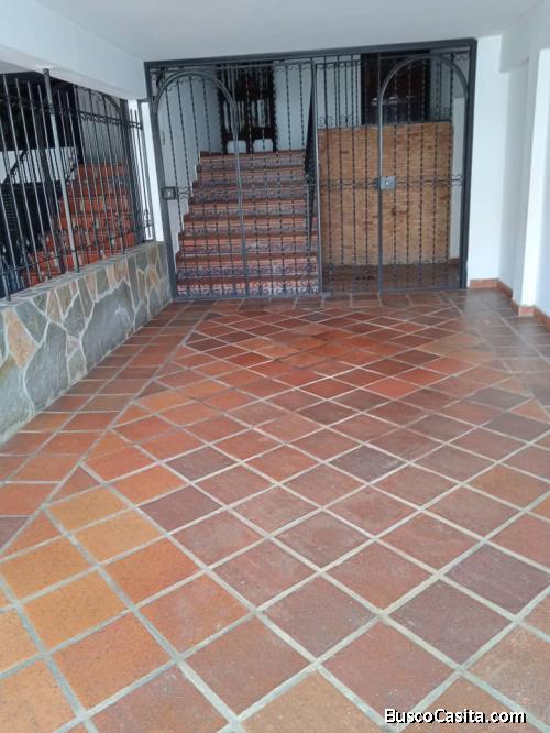 Bella y Amplia Casa Tipo Apartoquinta ubicada en Serctor Trigal Norte Valencia Carabobo Venezuela