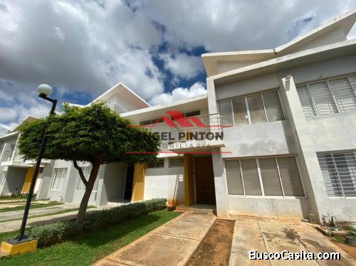 TOWNHOUSE EN VENTA VÍA AL AEROPUERTO MARACAIBO API 3438