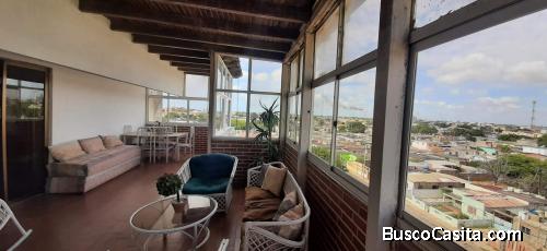 Venta Apto. Con Amplia Terraza y Patio, en Santa Fé. 
