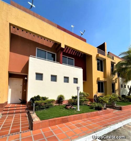 Bello Town House de 274 m2 en LAS MARINAS