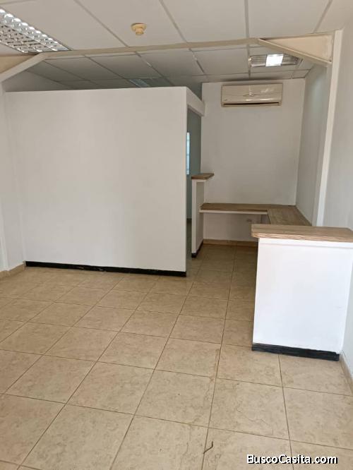 Excelente local de 33 m2 C.C Doña América