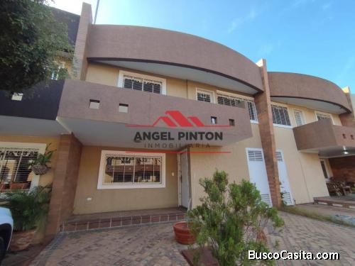 TOWNHOUSE EN VENTA LA PICOLA MARACAIBO API 3778
