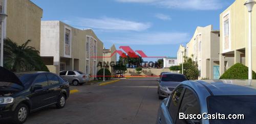 TOWNHOUSE EN VENTA EN CUMBRES DE MARACAIBO API 3626
