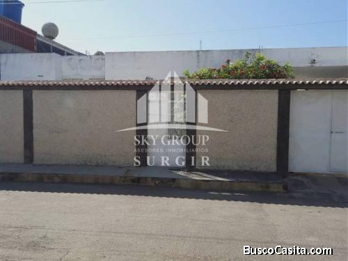 En venta Casa  con Local en  Punto Fijo 