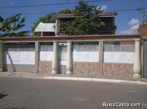 SE VENDE CASA EN URB. PARAPARAL, BARRIO FELIX RIOS