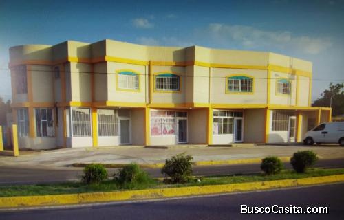 VENTA EDIFICIO CON 4 LOCALES Y 2 APTOS. EN CORO 