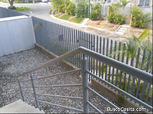 se alquila apartamento en colinas del viento