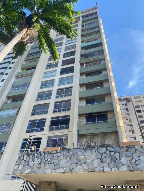 Gheizel Lugo Vende Apartamento en la Av. Bolivar Norte Valencia FOA-2758