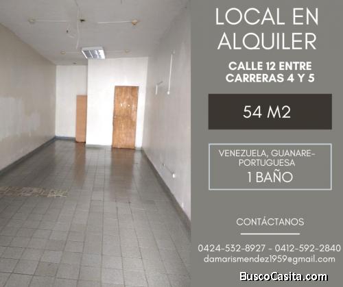 Local entre carreras 4 y 5