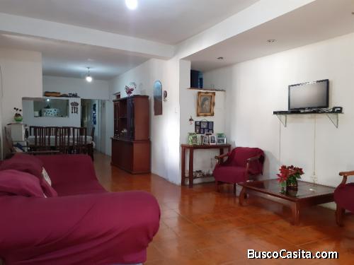  Casa  Amueblada  en Venta en Sarria, parroquia La Candelaria, cerca de Clínicas  Caracas