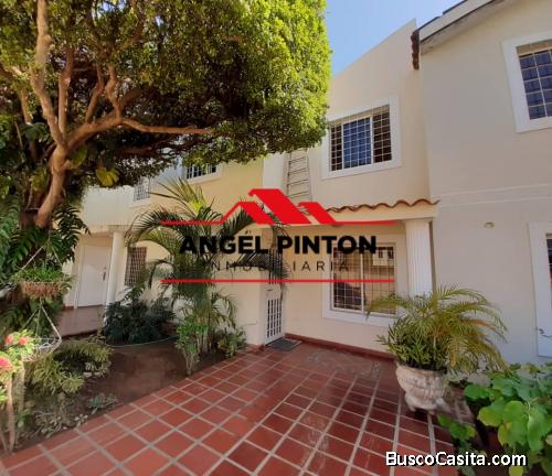 TOWNHOUSE VENTA VILLA CORALES MARACAIBO API 2157