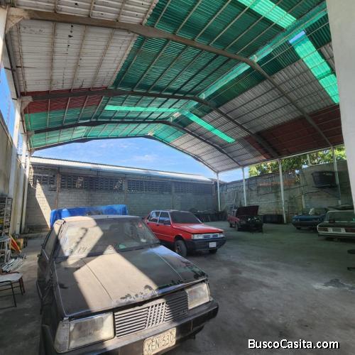 Galpón y Casa en Venta en zona repuestera de Barquisimeto