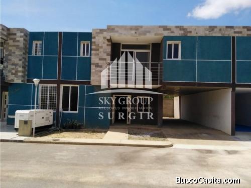 Se vende Townhouse en Punto Fijo 
